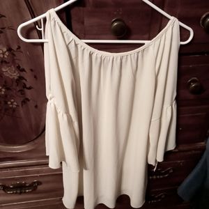 Med/lg. Off the shoulder Southern Stitch dress shirt in great condition